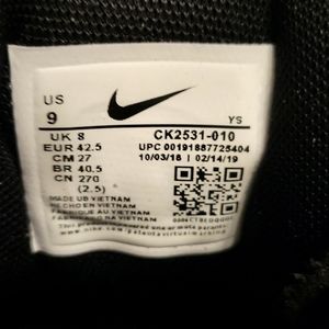 Nike AirMax 720 blk/white US size 9